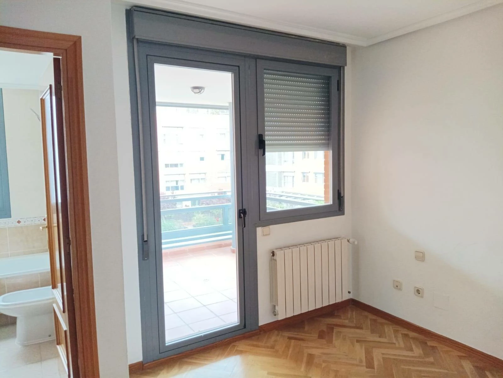 REJAS PLENILUNIO MAGNIFICO PISO DE TRES DORMITORIOS DOS BAÑOS GARAJE Y TRASTERO URBANIZACION PRIVADA