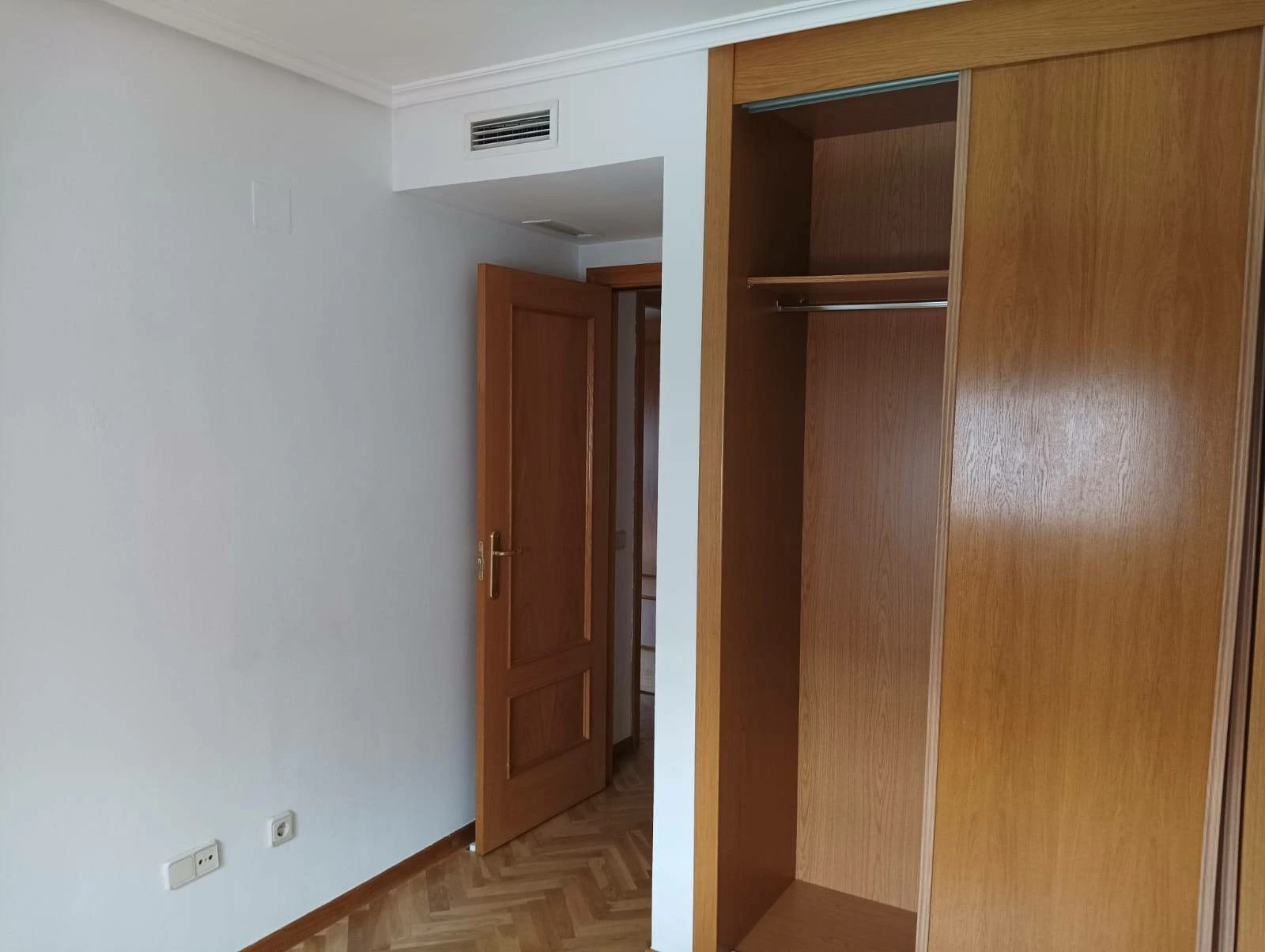 REJAS PLENILUNIO MAGNIFICO PISO DE TRES DORMITORIOS DOS BAÑOS GARAJE Y TRASTERO URBANIZACION PRIVADA
