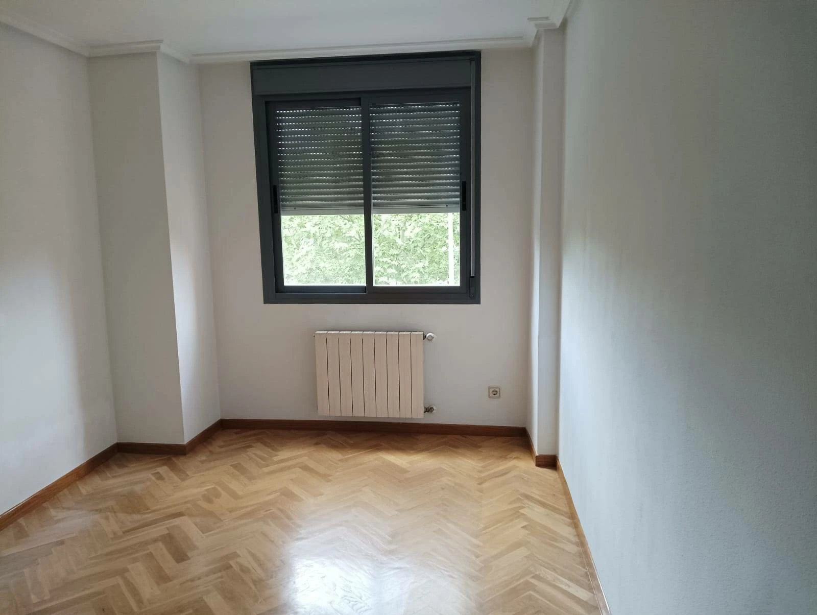 REJAS PLENILUNIO MAGNIFICO PISO DE TRES DORMITORIOS DOS BAÑOS GARAJE Y TRASTERO URBANIZACION PRIVADA