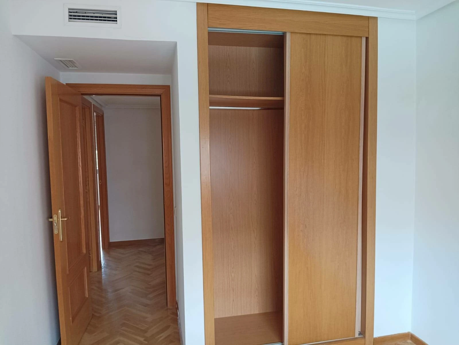 REJAS PLENILUNIO MAGNIFICO PISO DE TRES DORMITORIOS DOS BAÑOS GARAJE Y TRASTERO URBANIZACION PRIVADA
