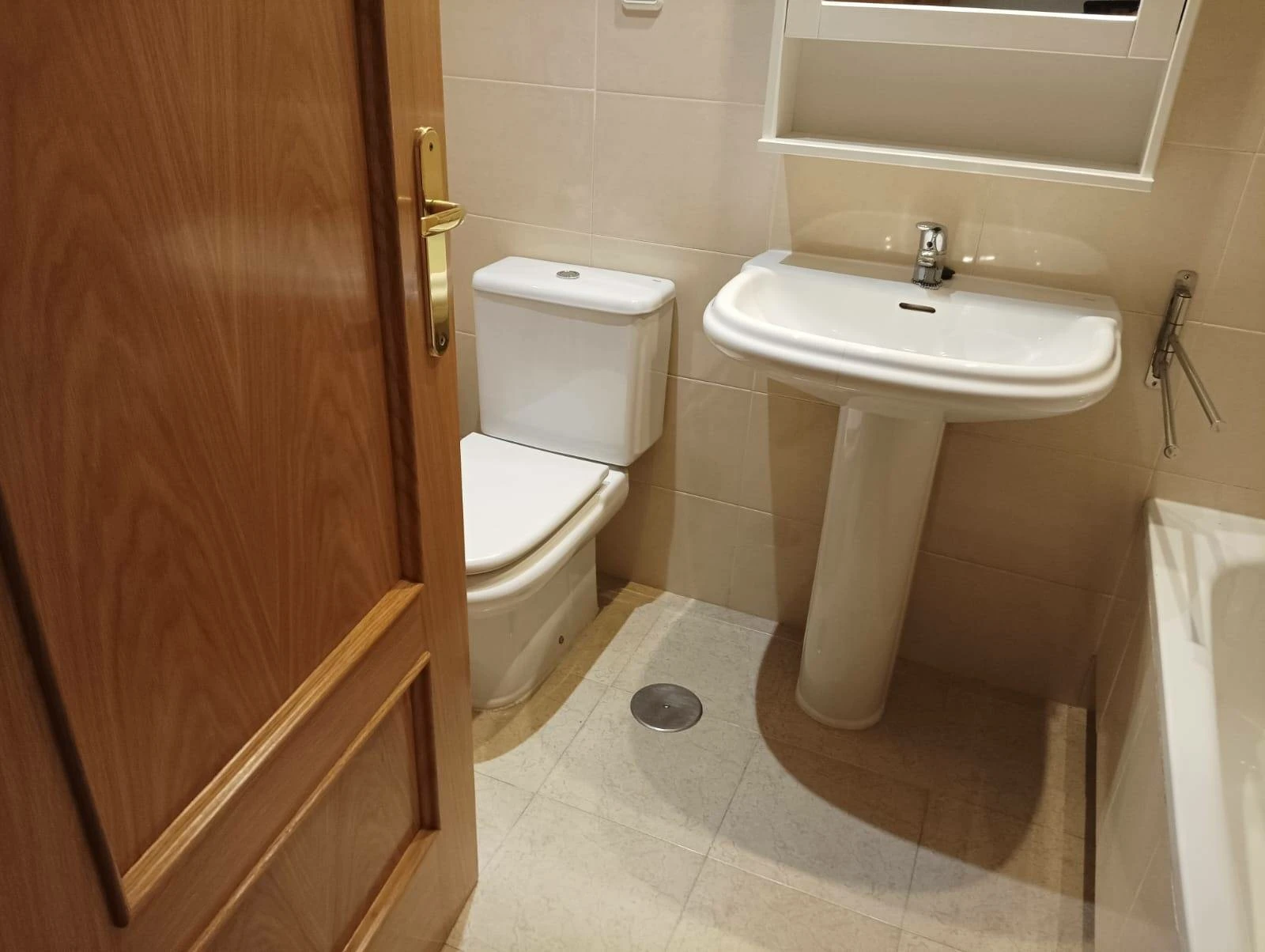 REJAS PLENILUNIO MAGNIFICO PISO DE TRES DORMITORIOS DOS BAÑOS GARAJE Y TRASTERO URBANIZACION PRIVADA