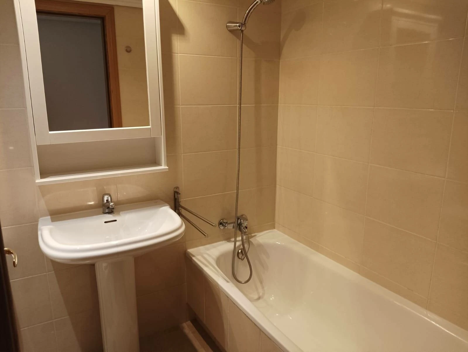 REJAS PLENILUNIO MAGNIFICO PISO DE TRES DORMITORIOS DOS BAÑOS GARAJE Y TRASTERO URBANIZACION PRIVADA