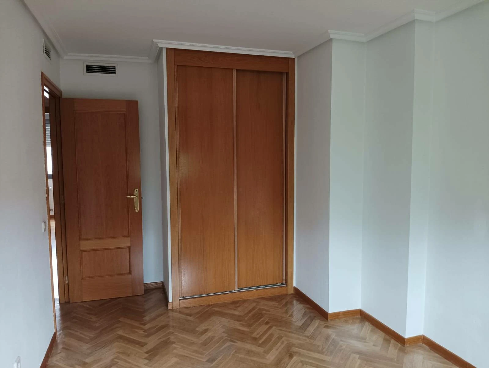 REJAS PLENILUNIO MAGNIFICO PISO DE TRES DORMITORIOS DOS BAÑOS GARAJE Y TRASTERO URBANIZACION PRIVADA