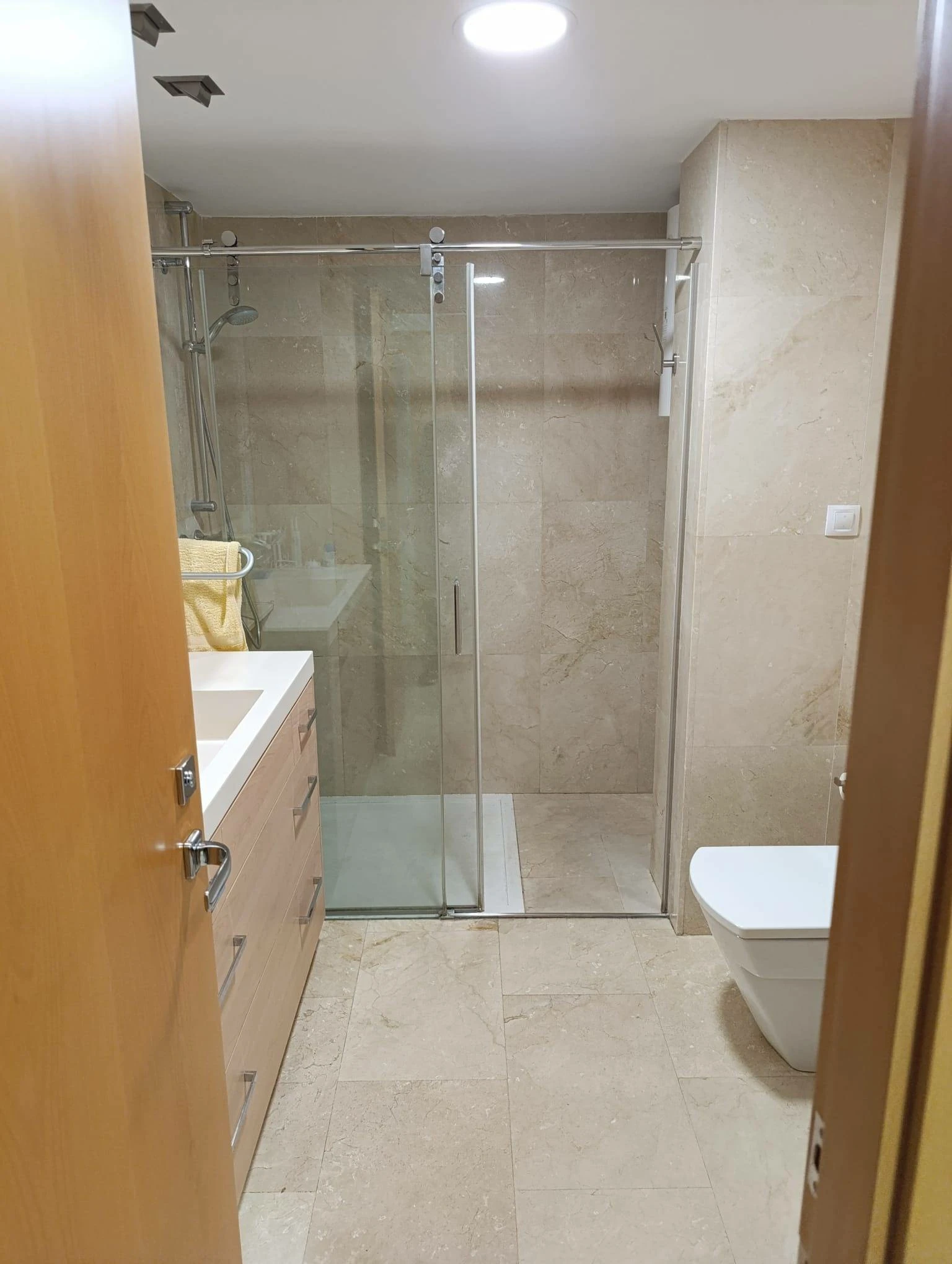 VALENCIA CENTRO BARRIO XEREA VIVIENDA REFORMADA CON PRIMERAS CALIDADES CUATRO DORMITORIOS DOS BAÑOS GARAJE