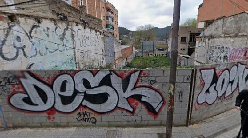 806