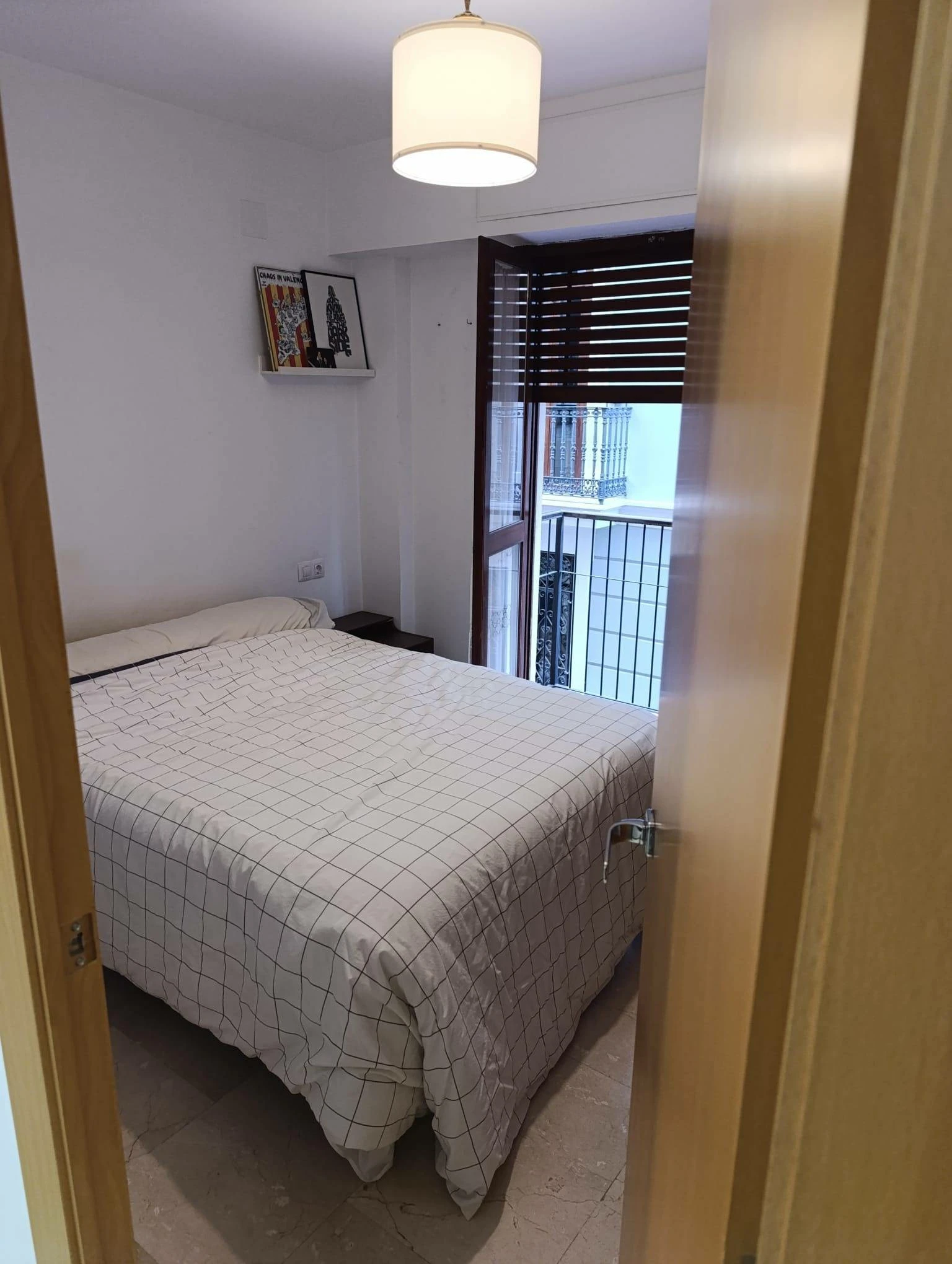 VALENCIA CENTRO BARRIO XEREA VIVIENDA REFORMADA CON PRIMERAS CALIDADES CUATRO DORMITORIOS DOS BAÑOS GARAJE
