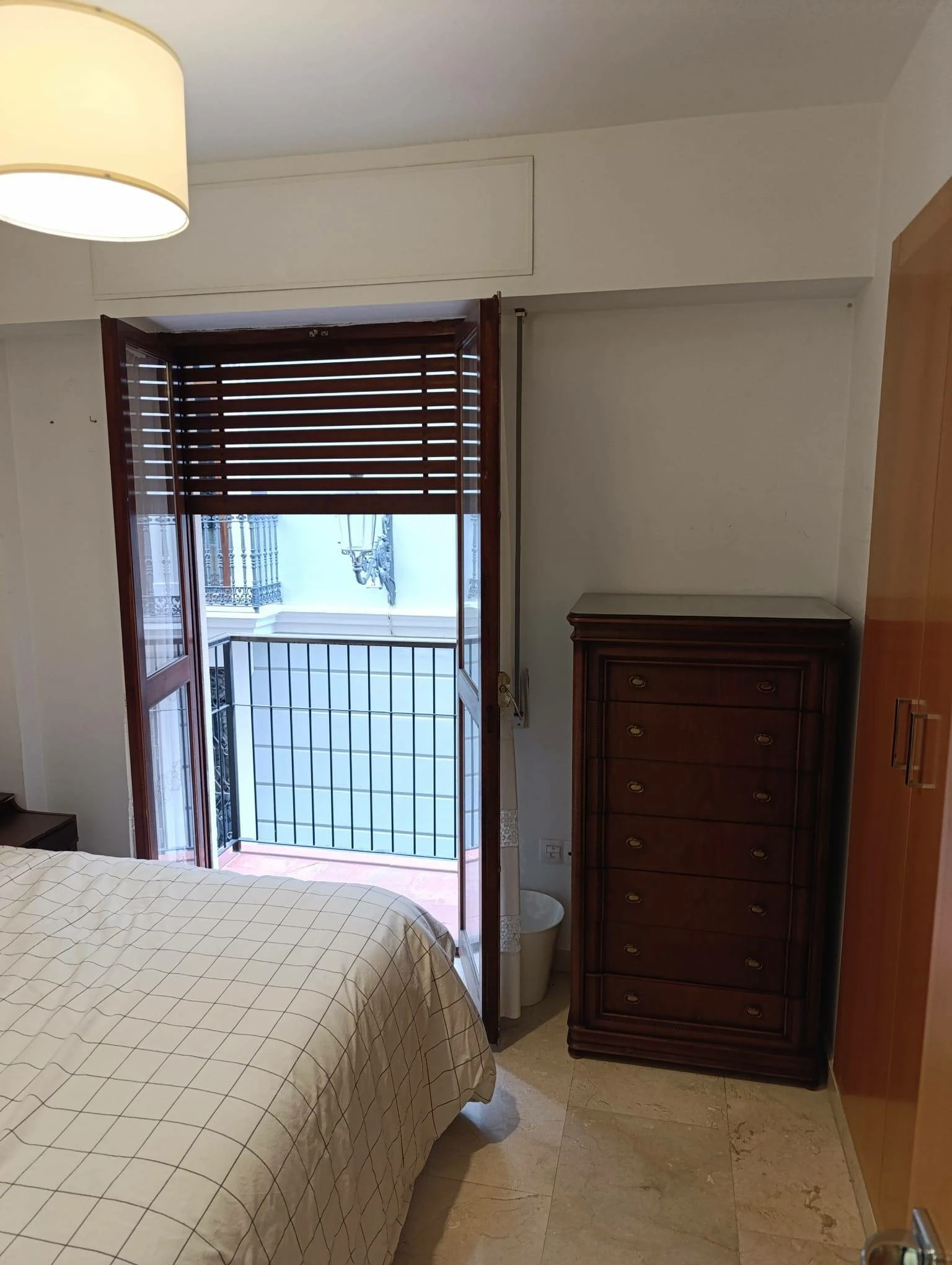 VALENCIA CENTRO BARRIO XEREA VIVIENDA REFORMADA CON PRIMERAS CALIDADES CUATRO DORMITORIOS DOS BAÑOS GARAJE