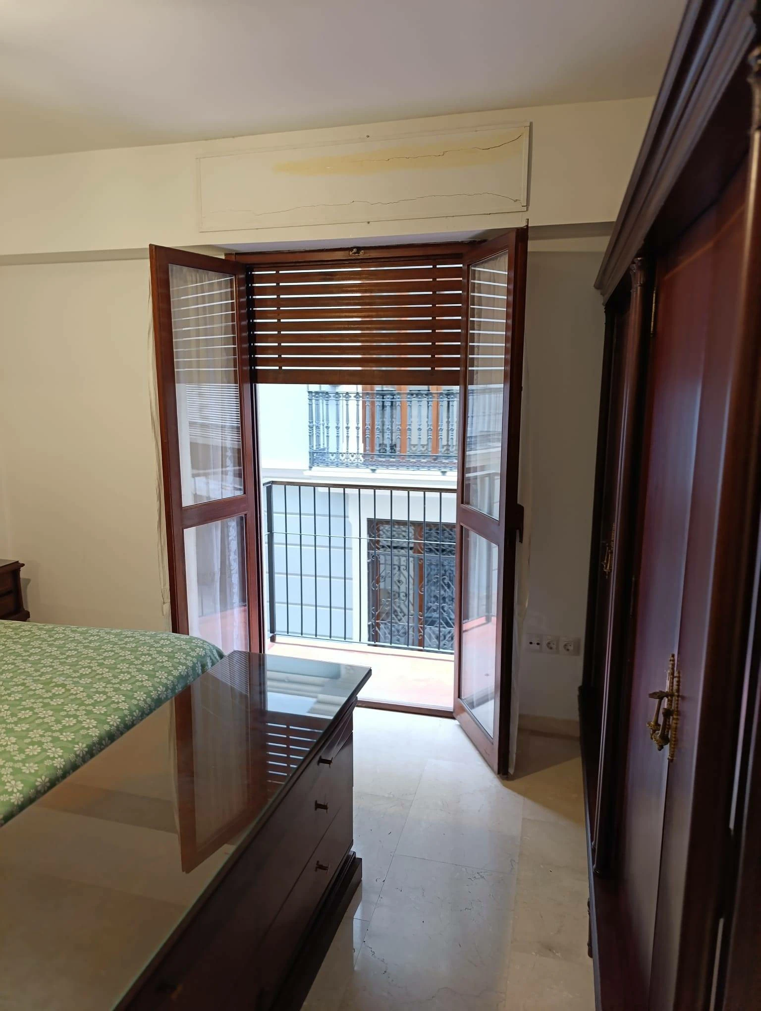 VALENCIA CENTRO BARRIO XEREA VIVIENDA REFORMADA CON PRIMERAS CALIDADES CUATRO DORMITORIOS DOS BAÑOS GARAJE
