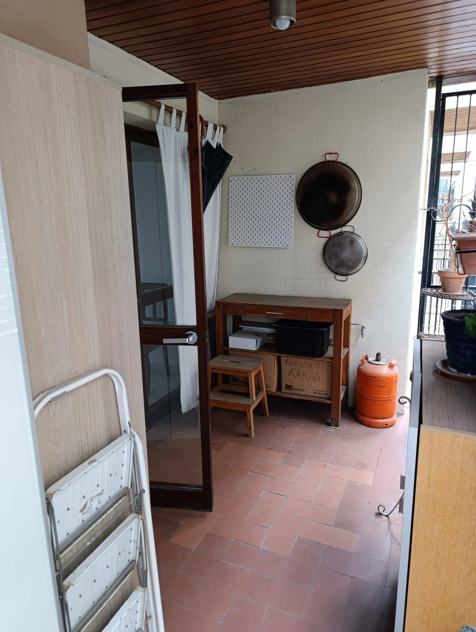 VALENCIA CENTRO BARRIO XEREA VIVIENDA REFORMADA CON PRIMERAS CALIDADES CUATRO DORMITORIOS DOS BAÑOS GARAJE