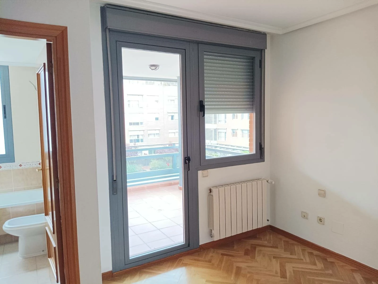 REJAS PLENILUNIO MAGNIFICO PISO DE TRES DORMITORIOS DOS BAÑOS GARAJE Y TRASTERO URBANIZACION PRIVADA