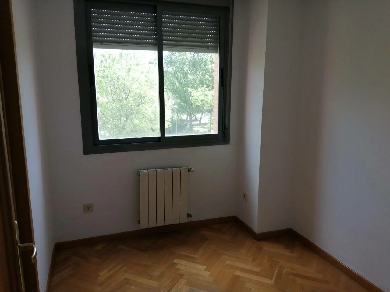 REJAS PLENILUNIO URBANIZACIÓN PRIVADA TRES DORMITORIOS DOS BAÑOS PLAZA DE GARAJE Y TRASTERO