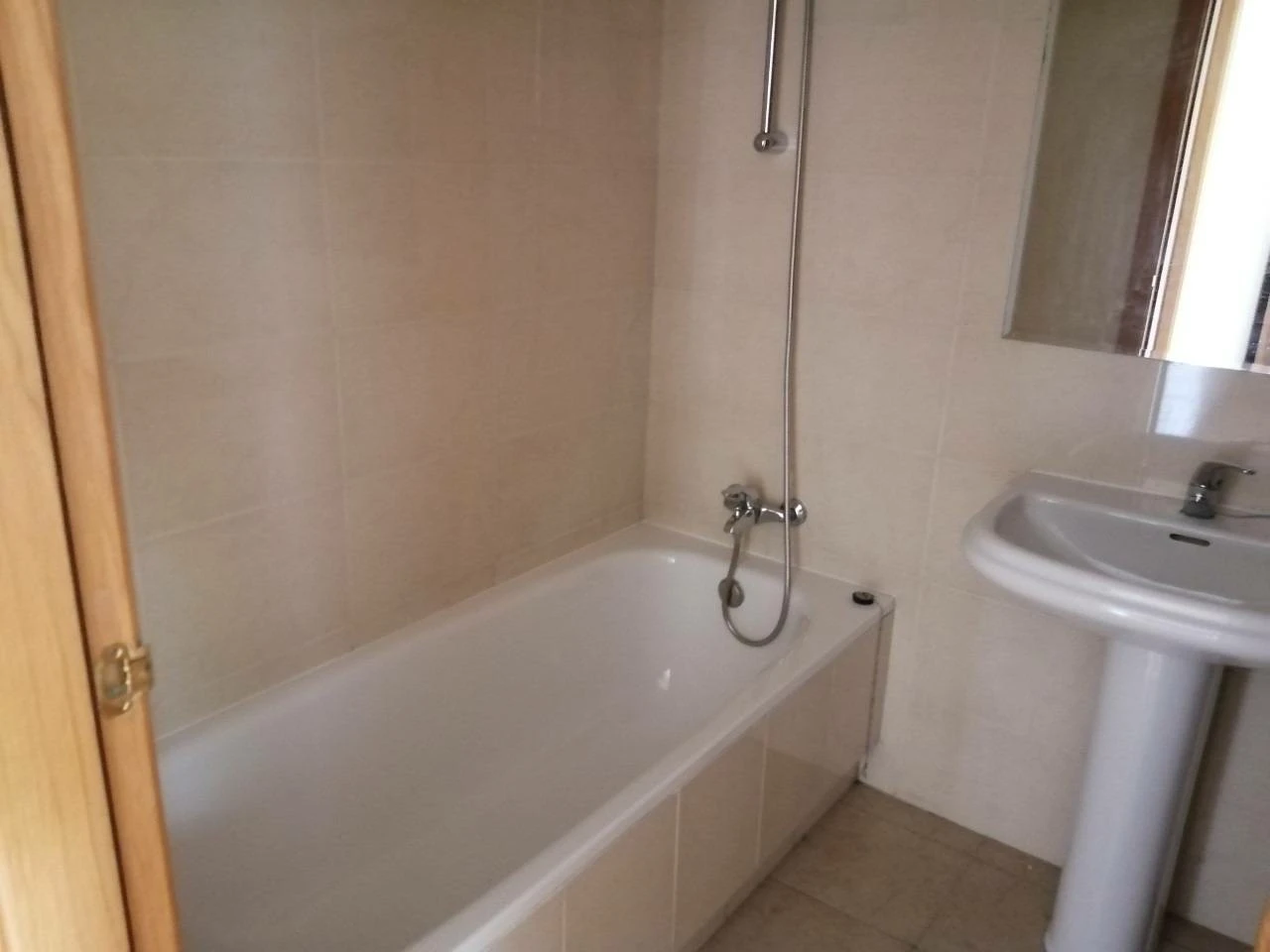 REJAS PLENILUNIO URBANIZACIÓN PRIVADA TRES DORMITORIOS DOS BAÑOS PLAZA DE GARAJE Y TRASTERO