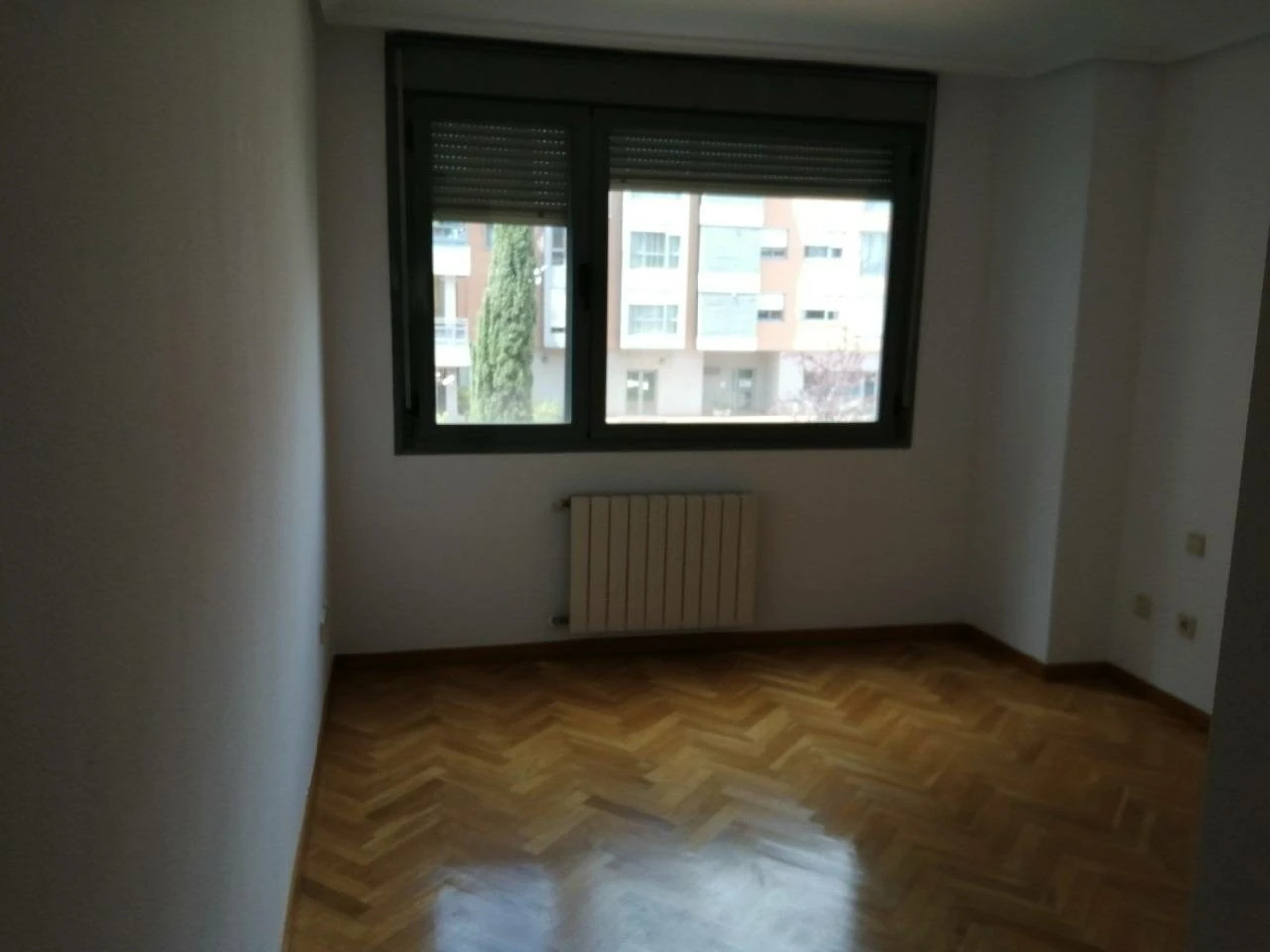 REJAS PLENILUNIO URBANIZACIÓN PRIVADA TRES DORMITORIOS DOS BAÑOS PLAZA DE GARAJE Y TRASTERO