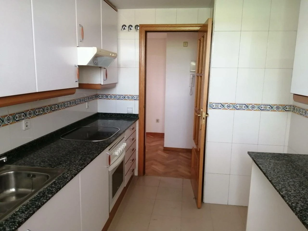 REJAS PLENILUNIO URBANIZACIÓN PRIVADA TRES DORMITORIOS DOS BAÑOS PLAZA DE GARAJE Y TRASTERO