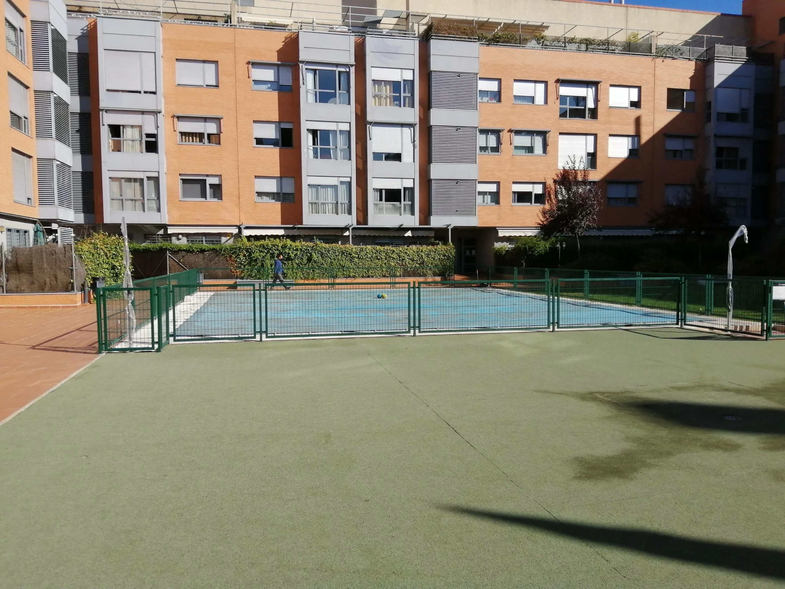 REJAS PLENILUNIO URBANIZACIÓN PRIVADA TRES DORMITORIOS DOS BAÑOS PLAZA DE GARAJE Y TRASTERO
