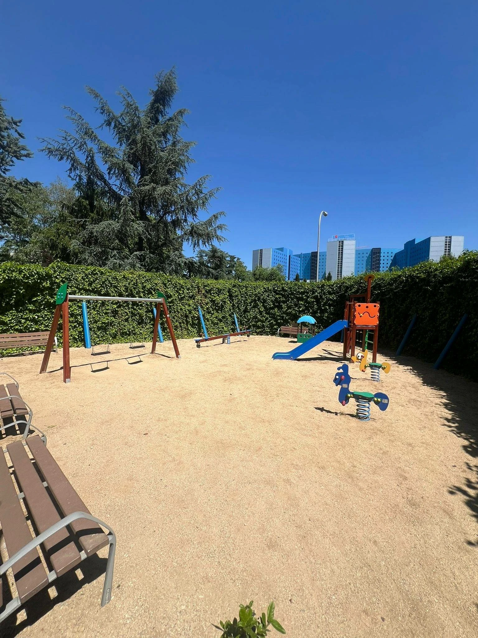 Espectacular piso del año 1980 con orientación oeste, todo exterior, situado en La Paz, en una de las urbanizaciones más exclusivas de la zona Madr