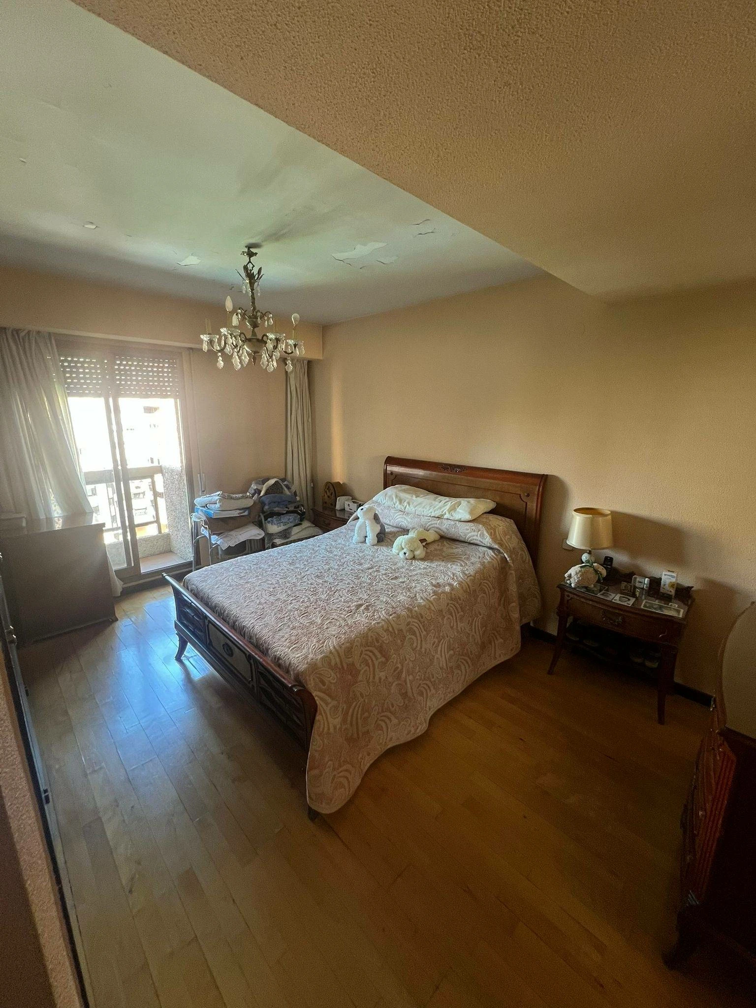 Espectacular piso del año 1980 con orientación oeste, todo exterior, situado en La Paz, en una de las urbanizaciones más exclusivas de la zona Madr