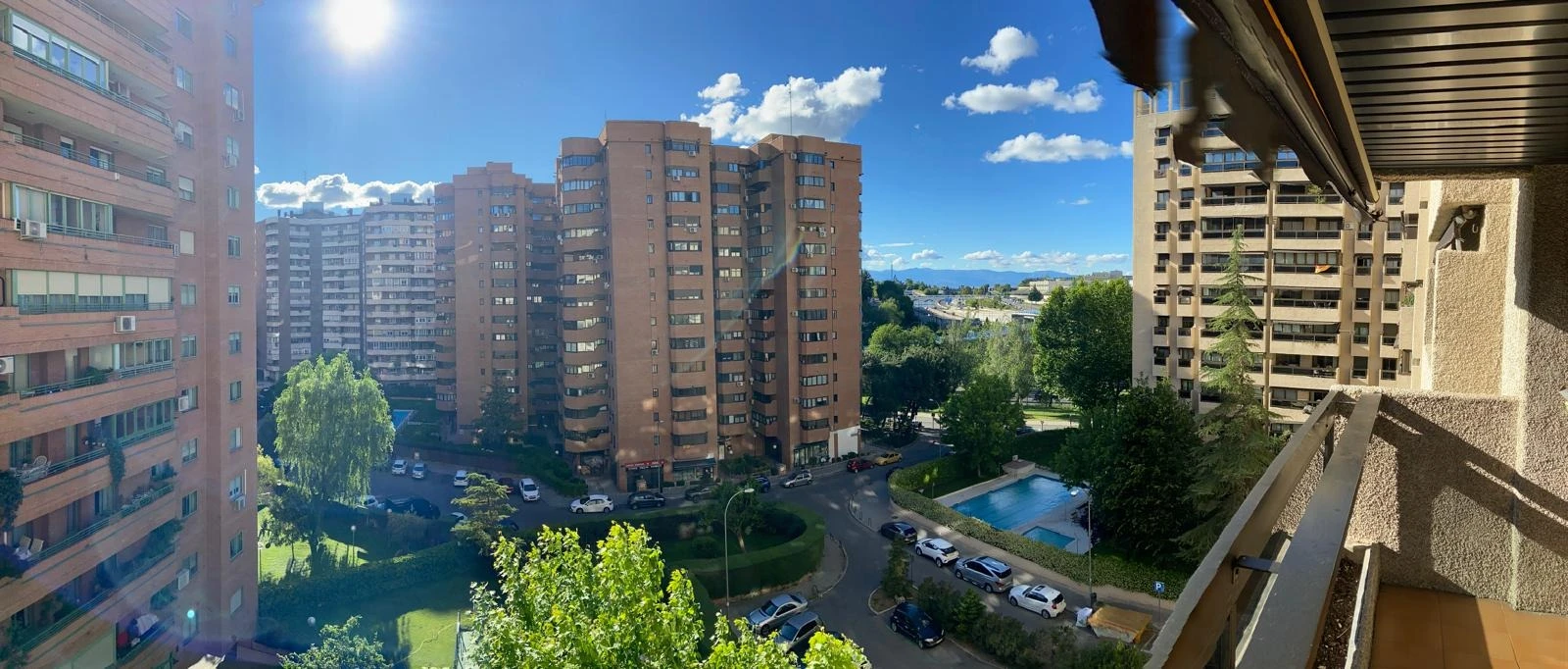 Espectacular piso del año 1980 con orientación oeste, todo exterior, situado en La Paz, en una de las urbanizaciones más exclusivas de la zona Madr