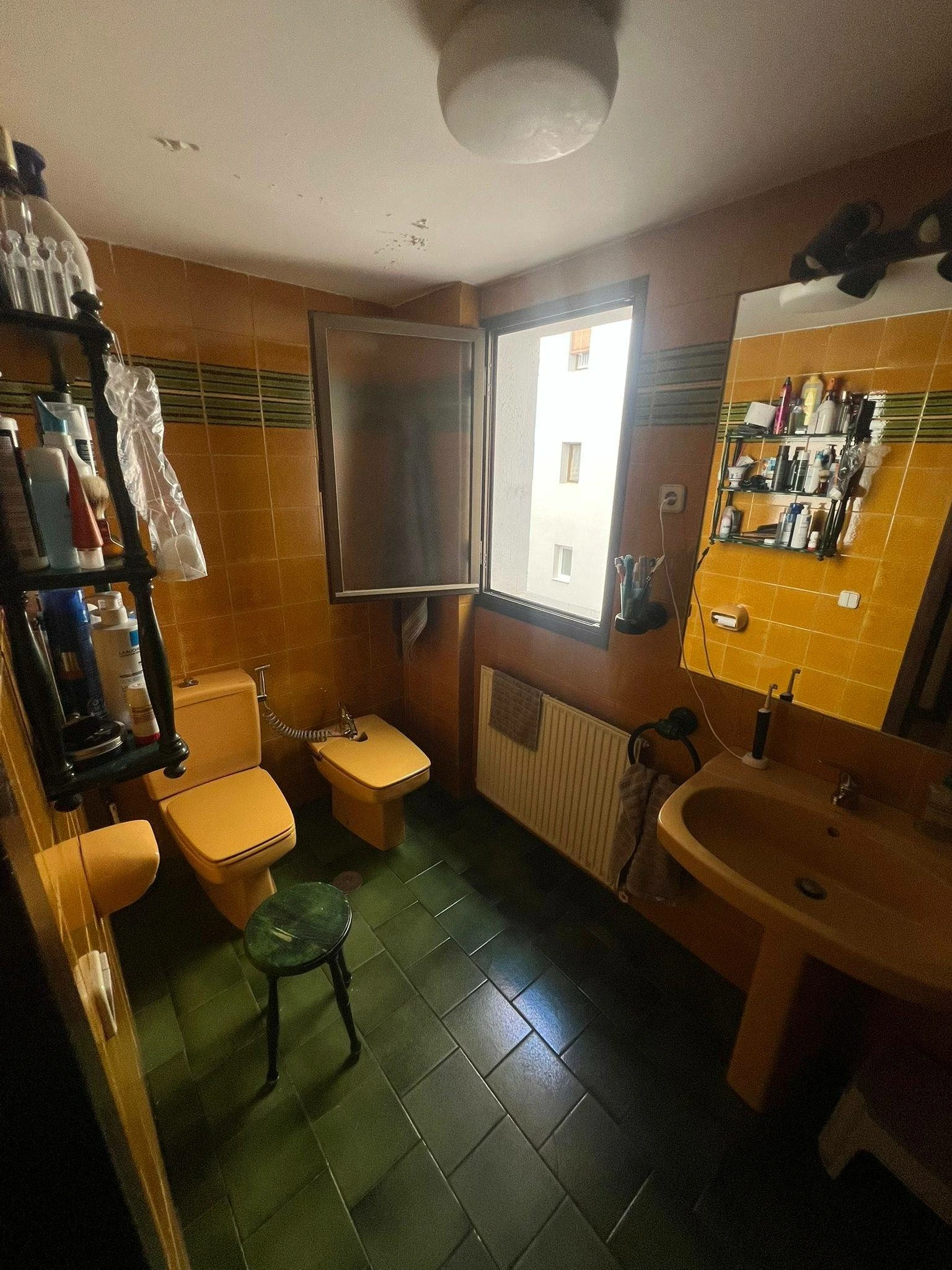 Espectacular piso del año 1980 con orientación oeste, todo exterior, situado en La Paz, en una de las urbanizaciones más exclusivas de la zona Madr
