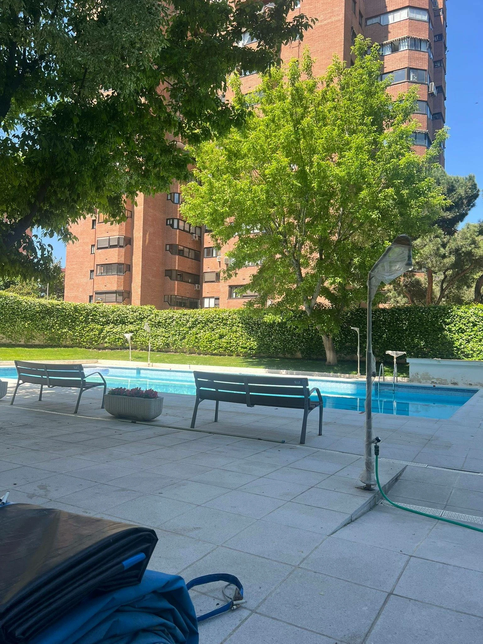 Espectacular piso del año 1980 con orientación oeste, todo exterior, situado en La Paz, en una de las urbanizaciones más exclusivas de la zona Madr
