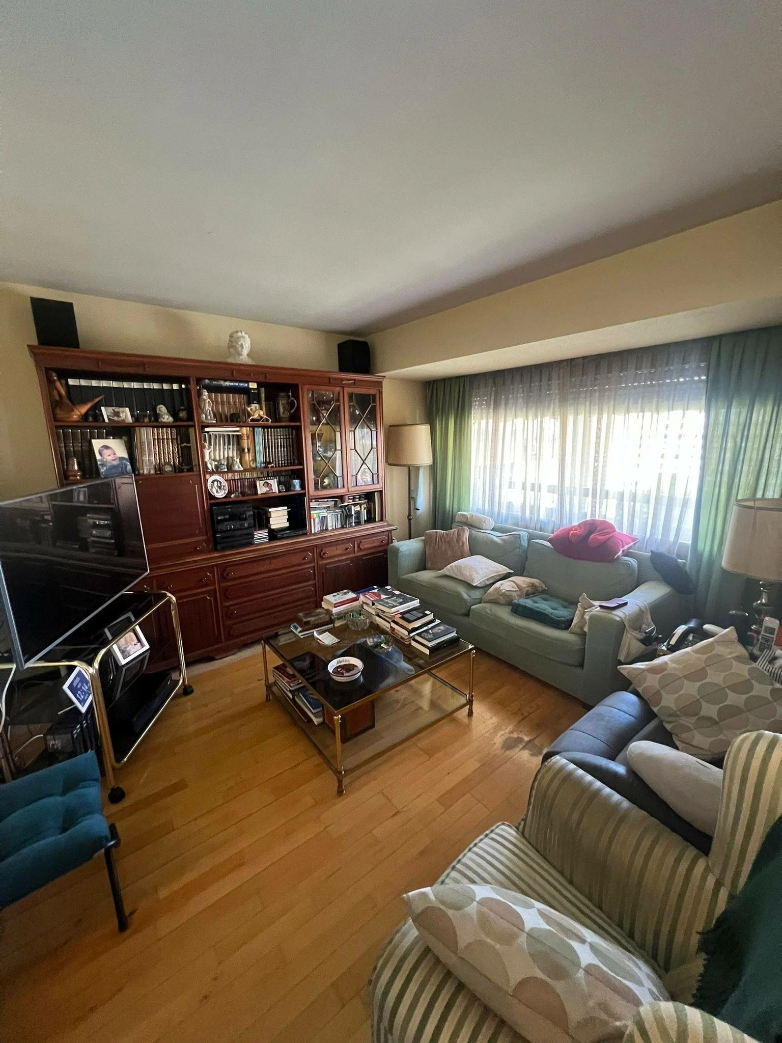 Espectacular piso del año 1980 con orientación oeste, todo exterior, situado en La Paz, en una de las urbanizaciones más exclusivas de la zona Madr