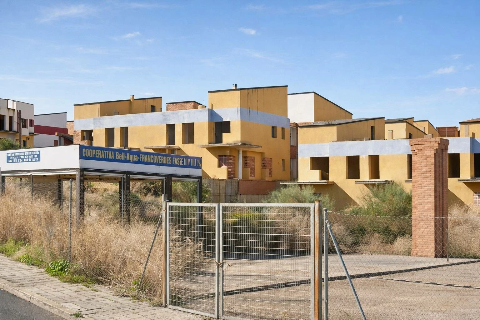 Promoción de obra parada del año 2007 al 50%, Suelo urbanizable residencial, bloque aislado