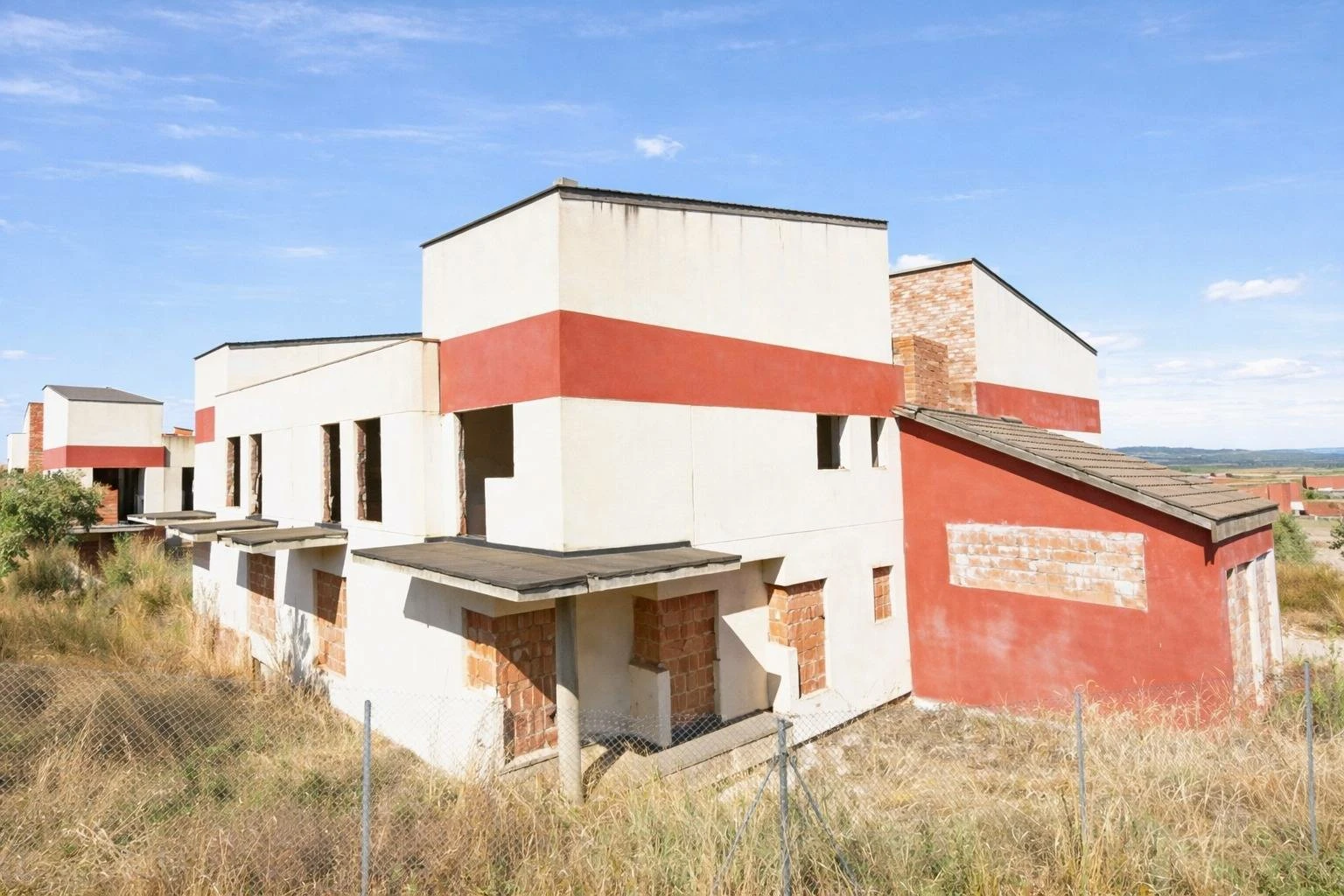 Promoción de obra parada del año 2007 al 50%, Suelo urbanizable residencial, bloque aislado