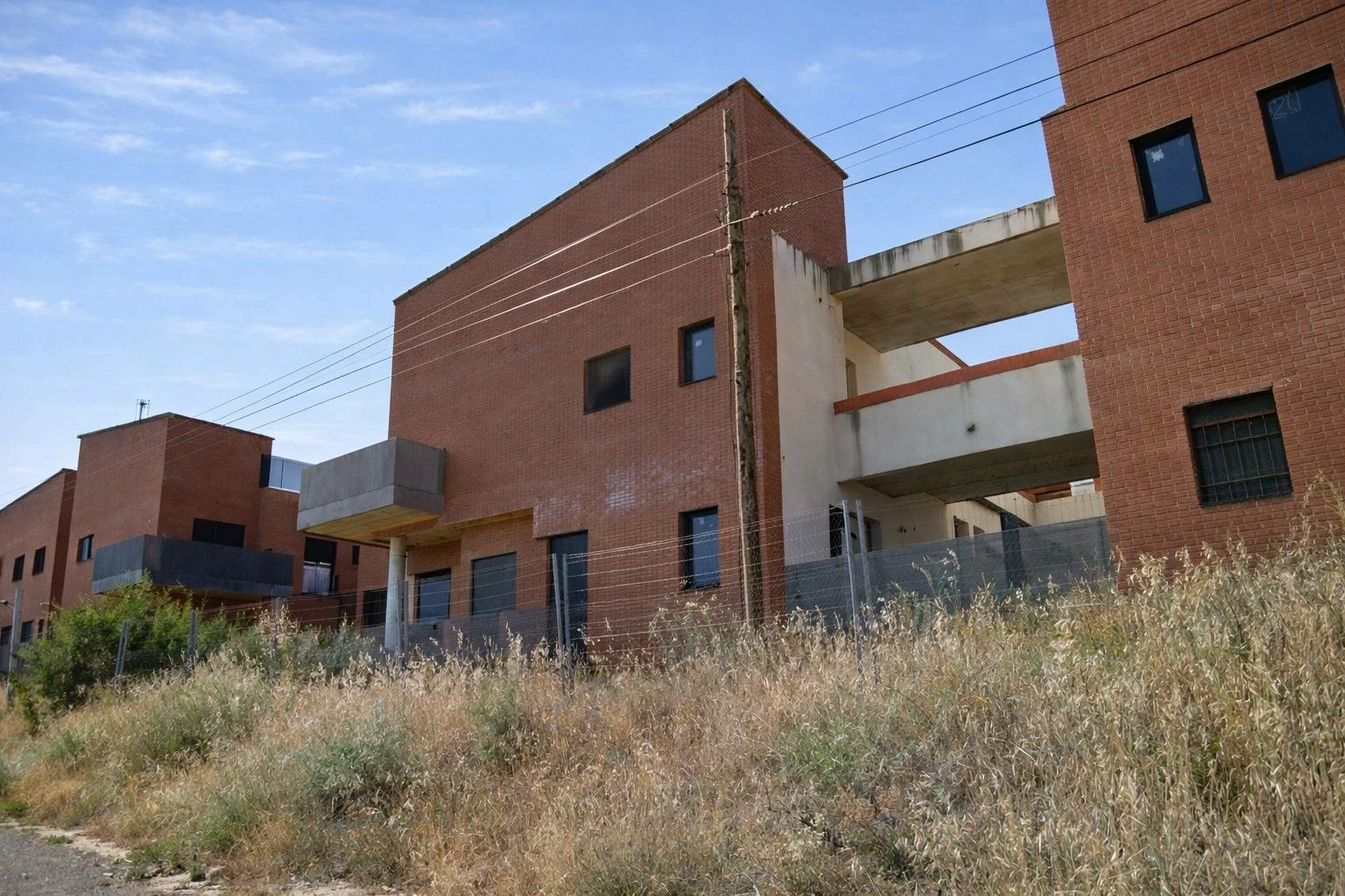 Promoción de obra parada del año 2007 al 50%, Suelo urbanizable residencial, bloque aislado